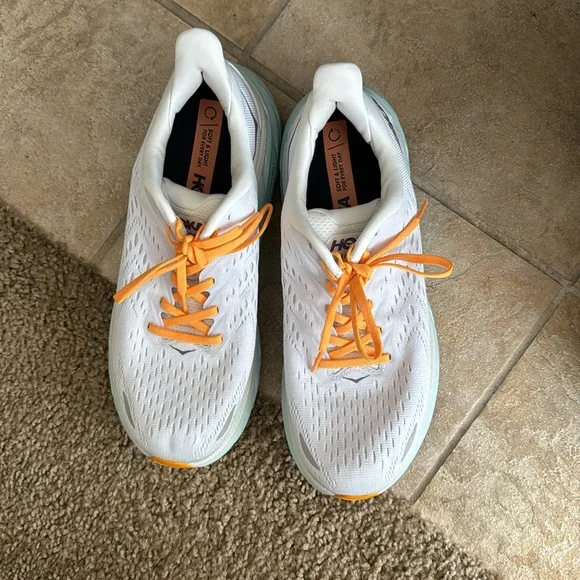 HOKA - Picture 2 of 11